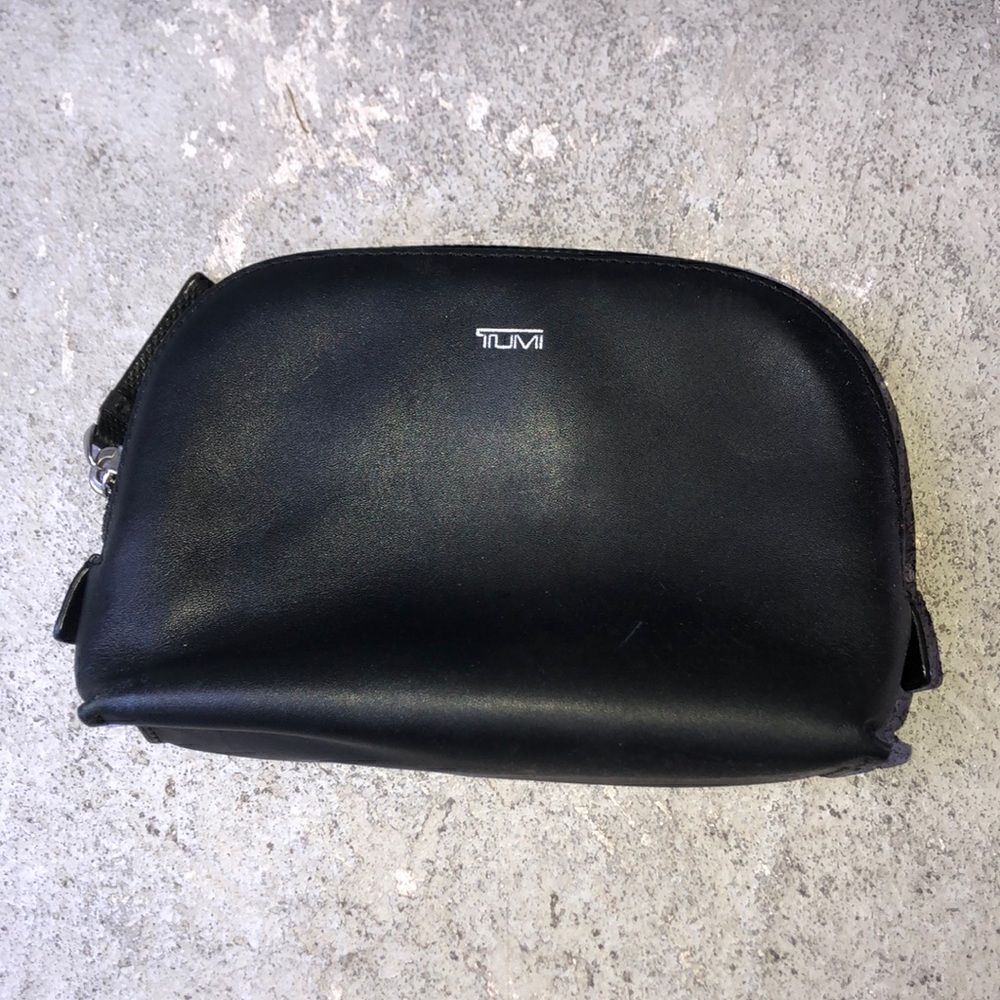 Tumi  Cosmetic case